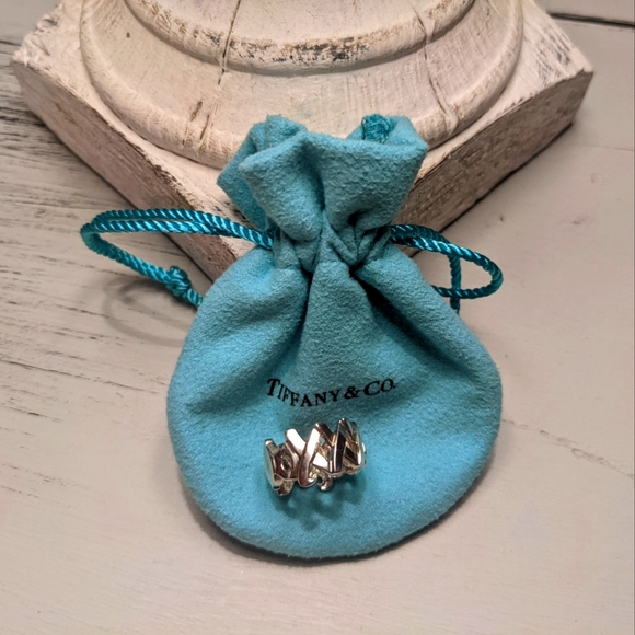 Tiffany & Co. Ring, Size 6, Sterling Silver - Picture 3 of 9